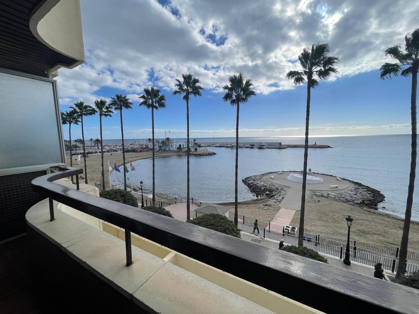 Beachfront Apartment Marbella Exteriör bild